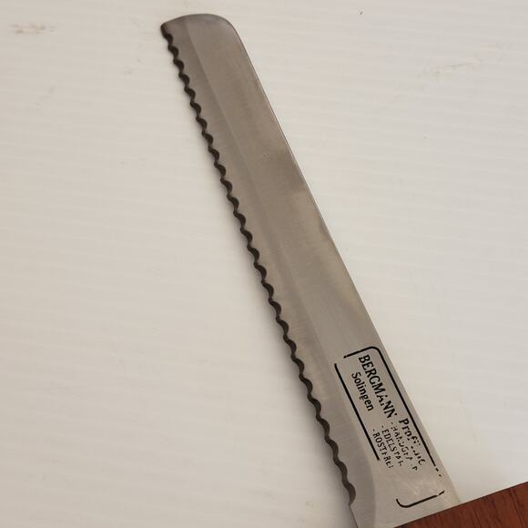 Sant Anooka Wooden cutting board with serrated Bergman Solingen bread knife - Picture 8 of 15